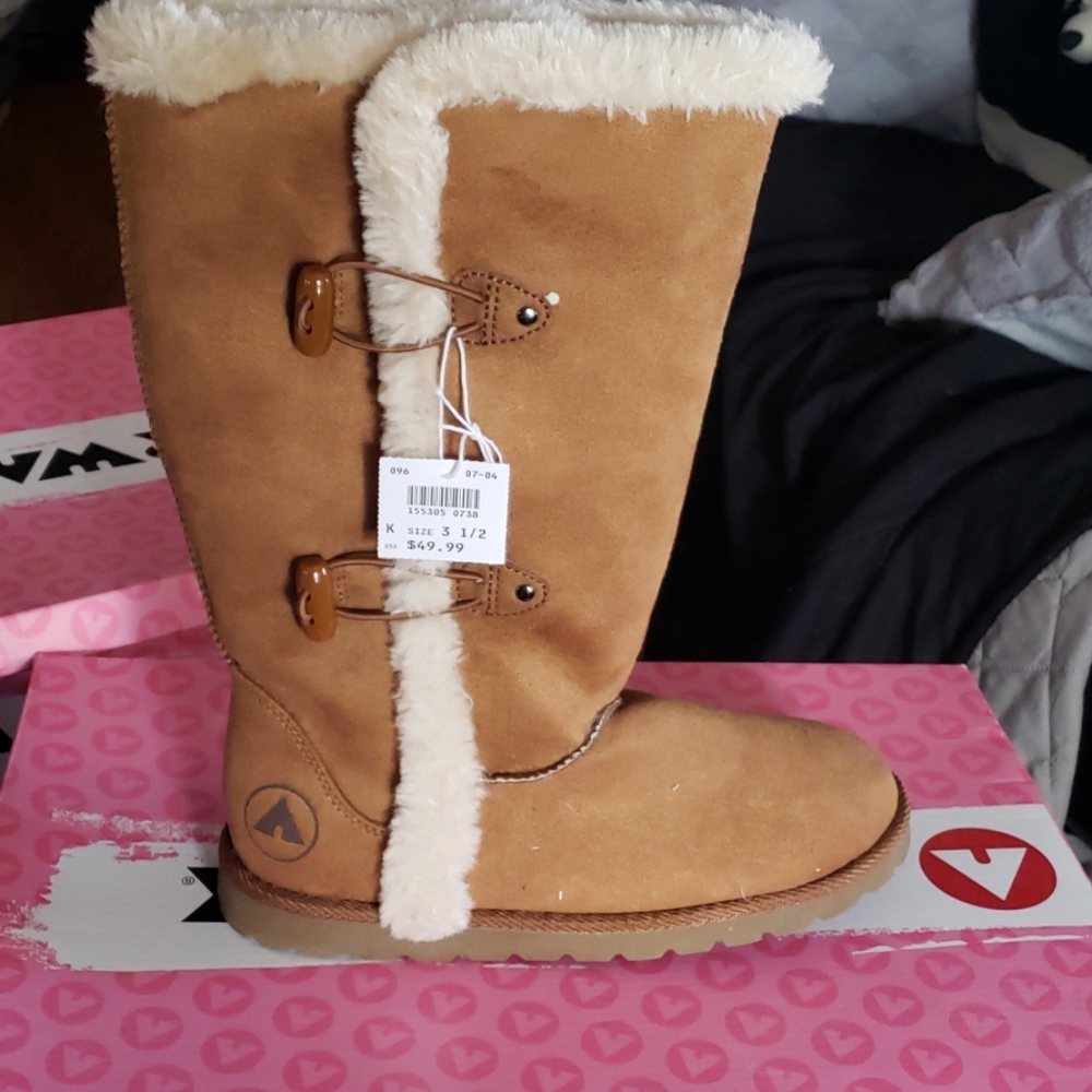 Tan airwalk boots